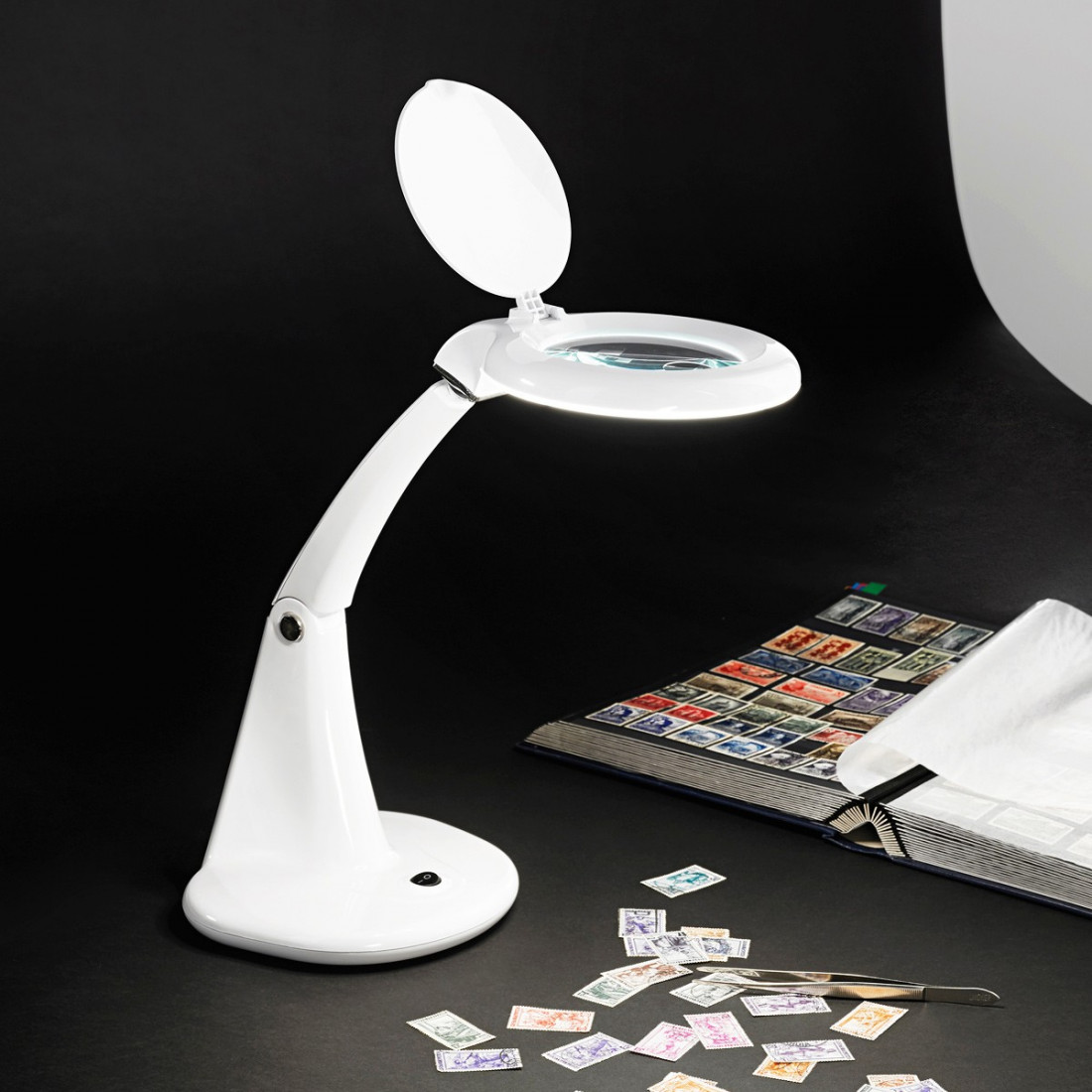 Perenz Lampada da tavolo a led per scrivania con lume orientabile in  plastica - Puddy