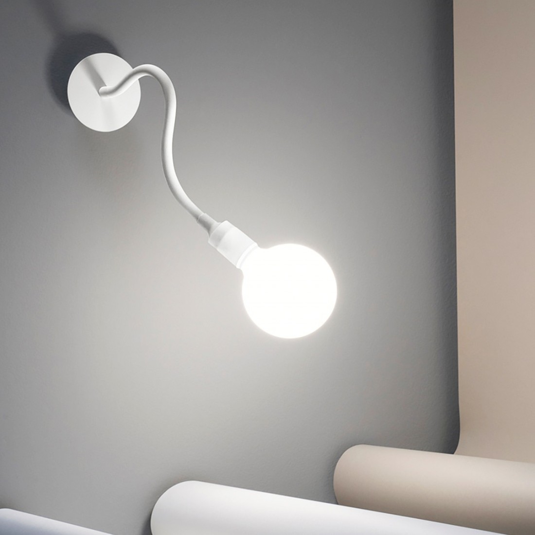 Applique moderno Perenz BULBO 6682 B LED E27 lampada parete orientabile  metallo gomma bianco opaco interni