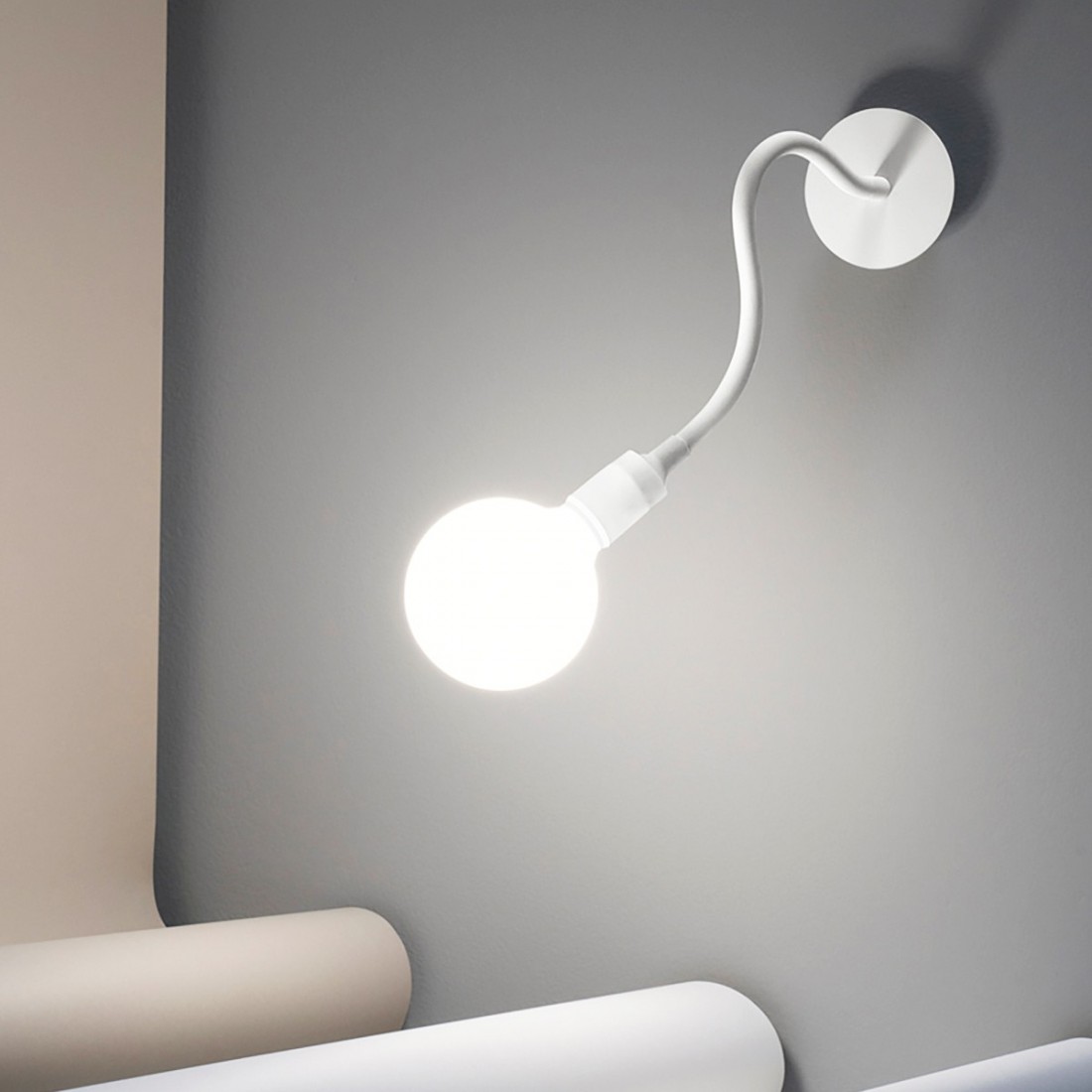 Applique moderno Perenz BULBO 6682 B LED E27 lampada parete orientabile metallo gomma bianco opaco interni