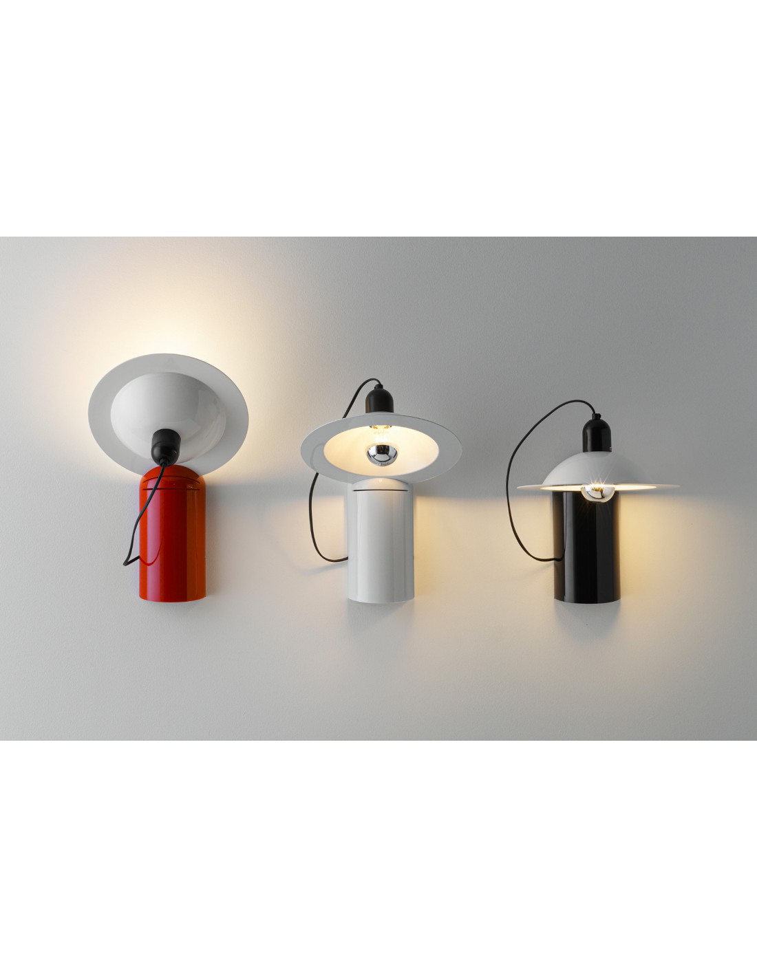 Lampada Da Tavolo Applique Vintage Con Parabola Lampiatta Rosso E Bianco Stilnovo 8973
